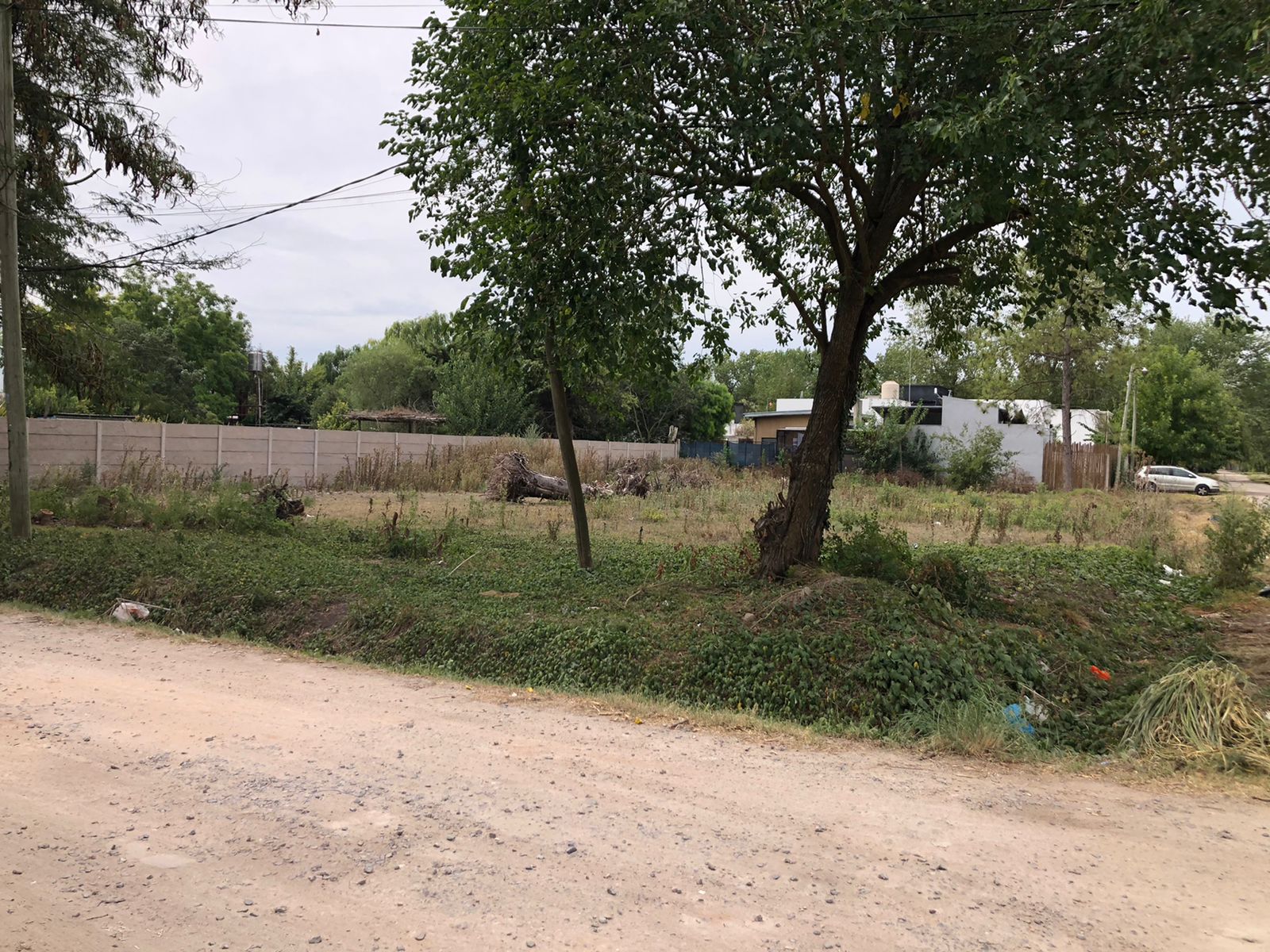 Lote en esquina de casi 1000m2